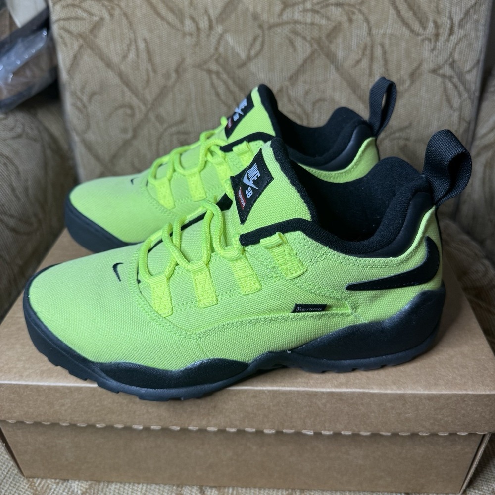FQ3000-700 Supreme Nike SB Darwin Low Green Volt‎ Black White Fluorescent Size 8
